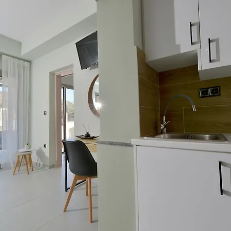 Swan Paradise Residences Loutra Elenis Extérieur photo